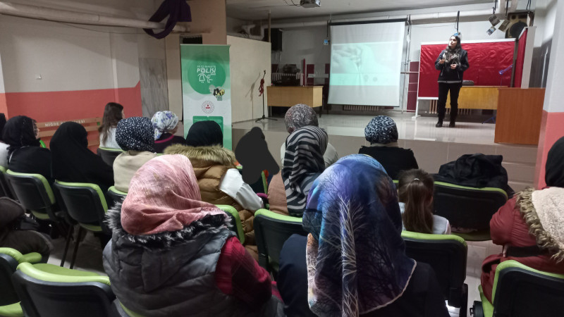 Niğde’de Annelere Narkotik Eğitimi 