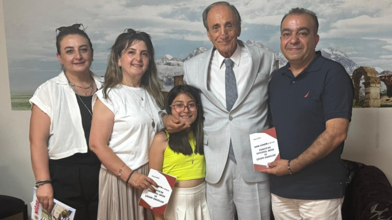 Devlet E. Bakanı Akın Gönen Tanıtım ve İmza Gününde